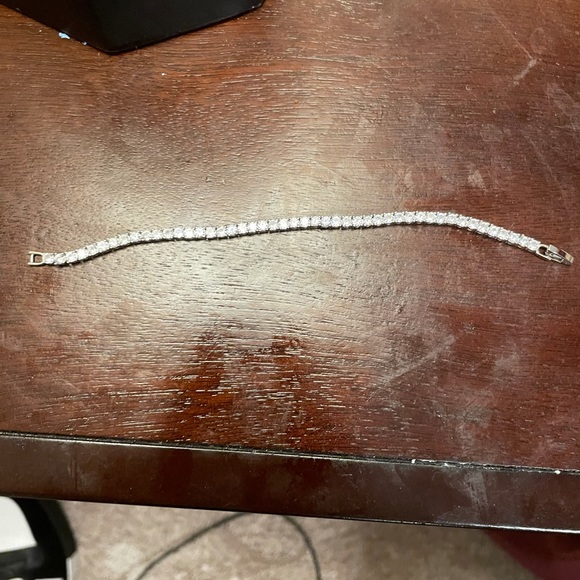 Six and half diamond tennis bracelet - Picture 3 of 3